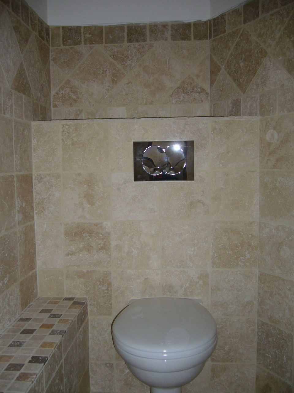 Salle de bain travertin et ardoise: batonnet frise pierre ...